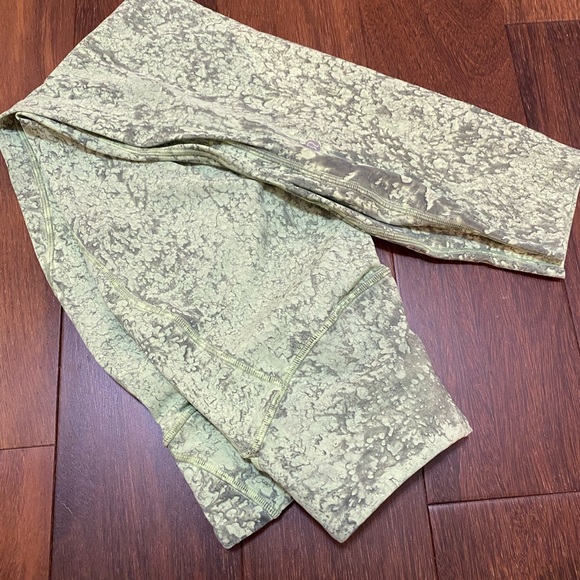 Lululemon Base Pace High-Rise Tight 25" - Picture 5 of 5